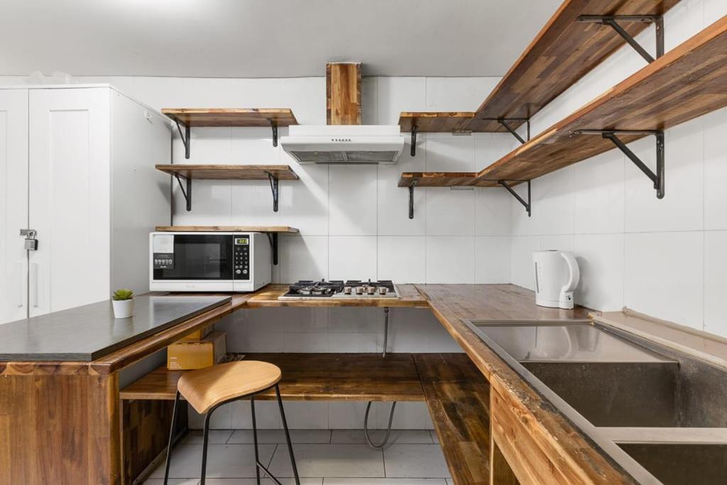 Affittacamere Deluxe Ensuite Double - Nearby Universities - Seconds To Famous Eateries