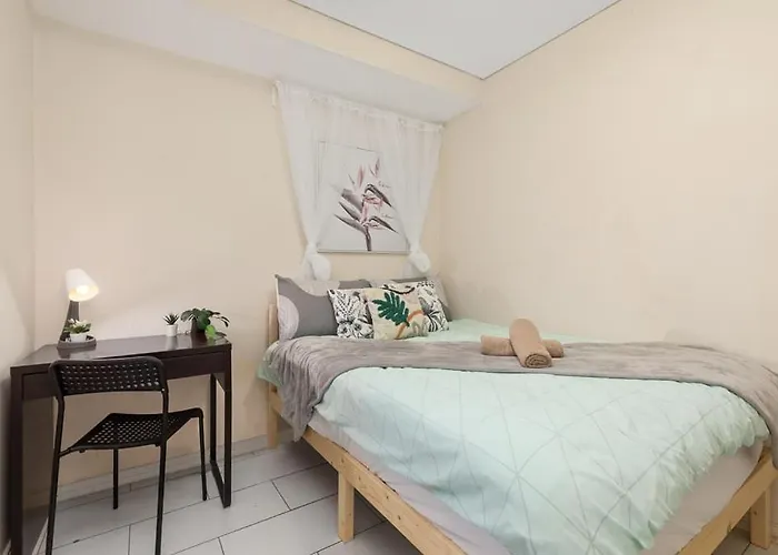 Deluxe Ensuite Double Room - Nearby Universities - Seconds To Famous Eateries