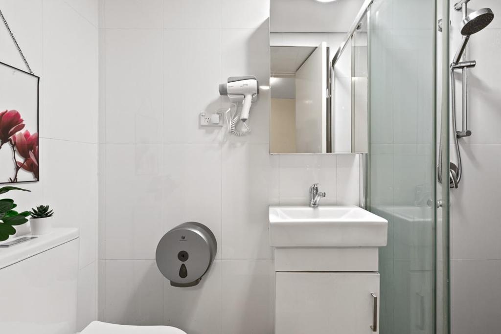 Deluxe Ensuite Double - Nearby Universities - Seconds To Famous Eateries